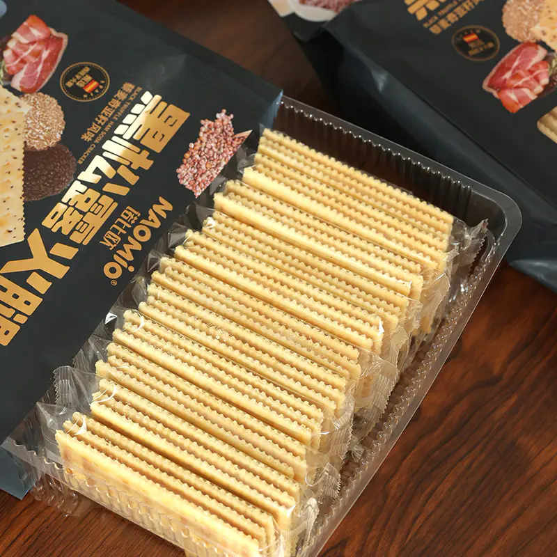 Itim na Truffle Ham Soda Crackers