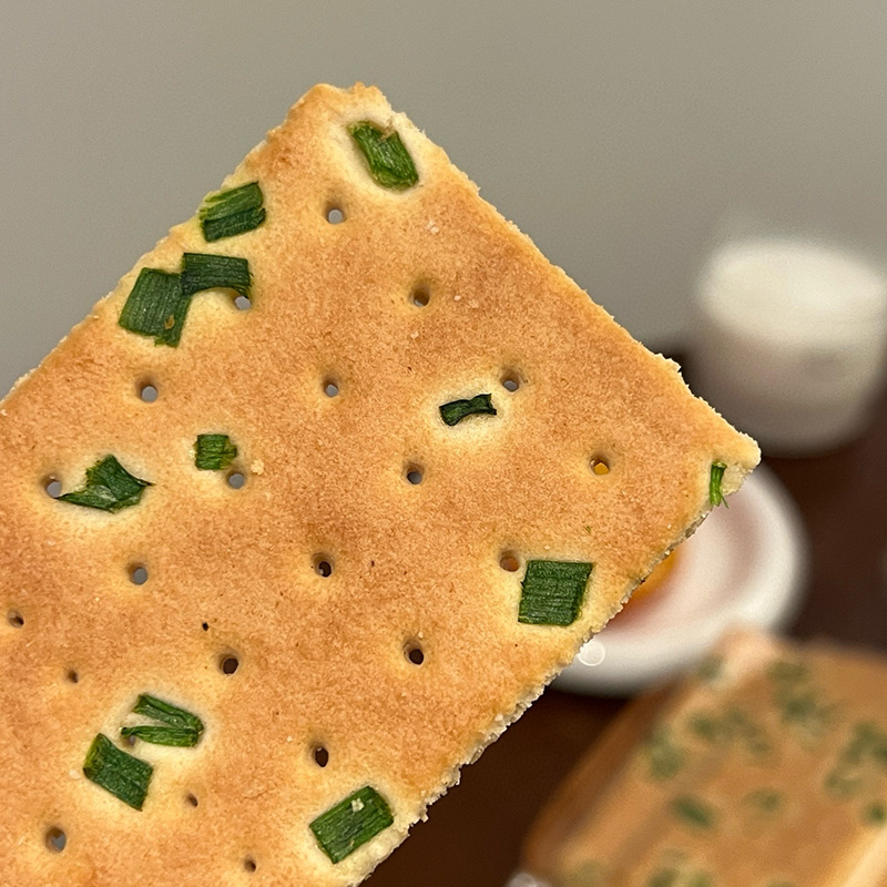 Green Onion Crackers