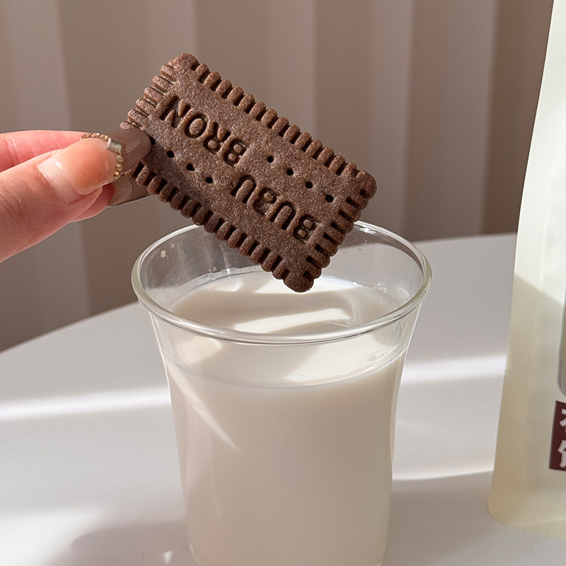 Mataas na calcium at iron cocoa flavored cookies